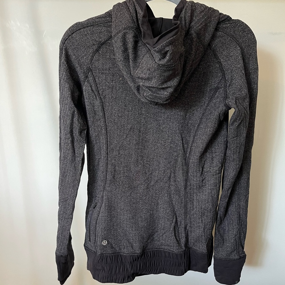 Lululemon Hoodie In Like New Condition - image 4